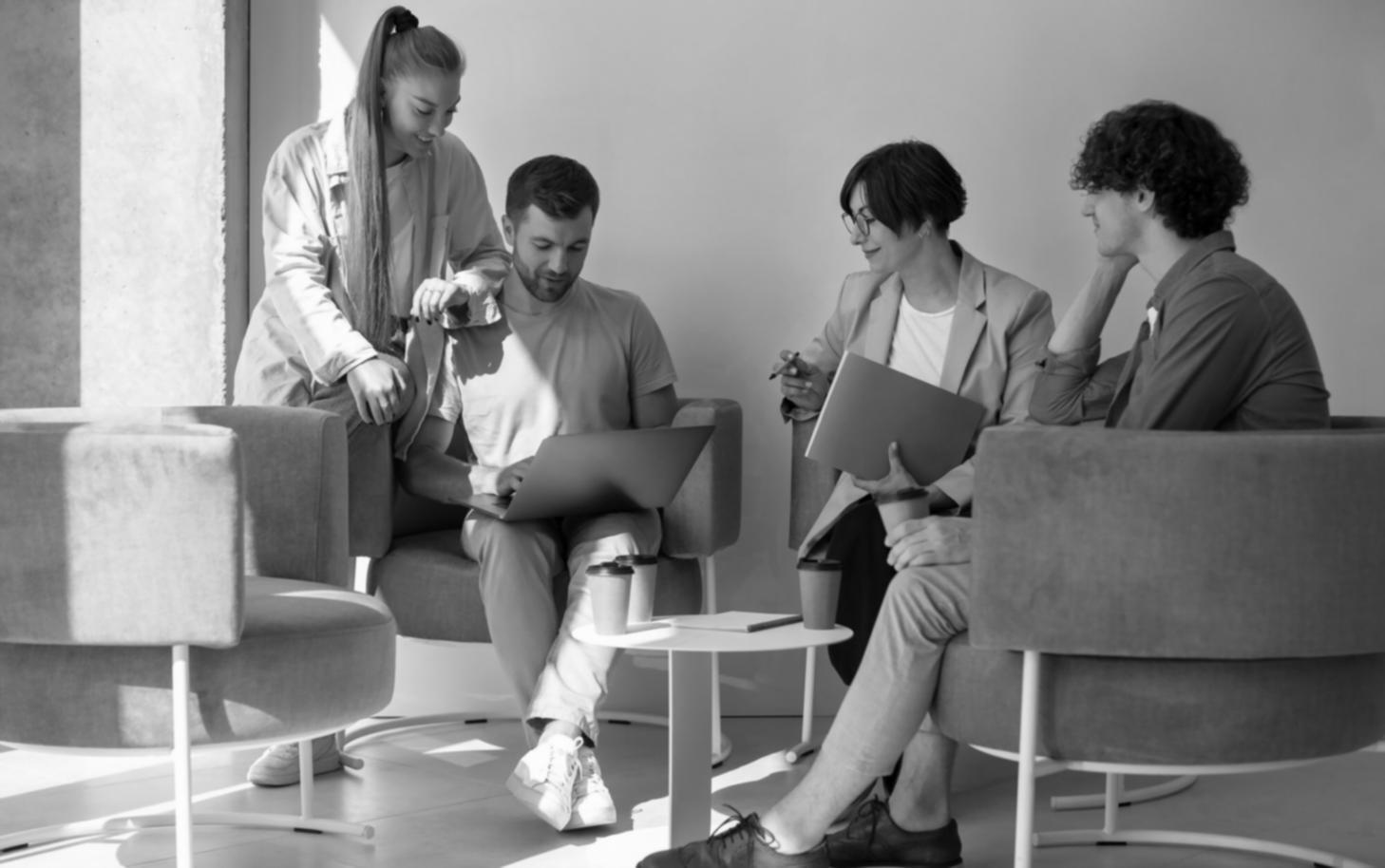Oficinas de tiravolunio mostrando ambiente profesional de trabajo